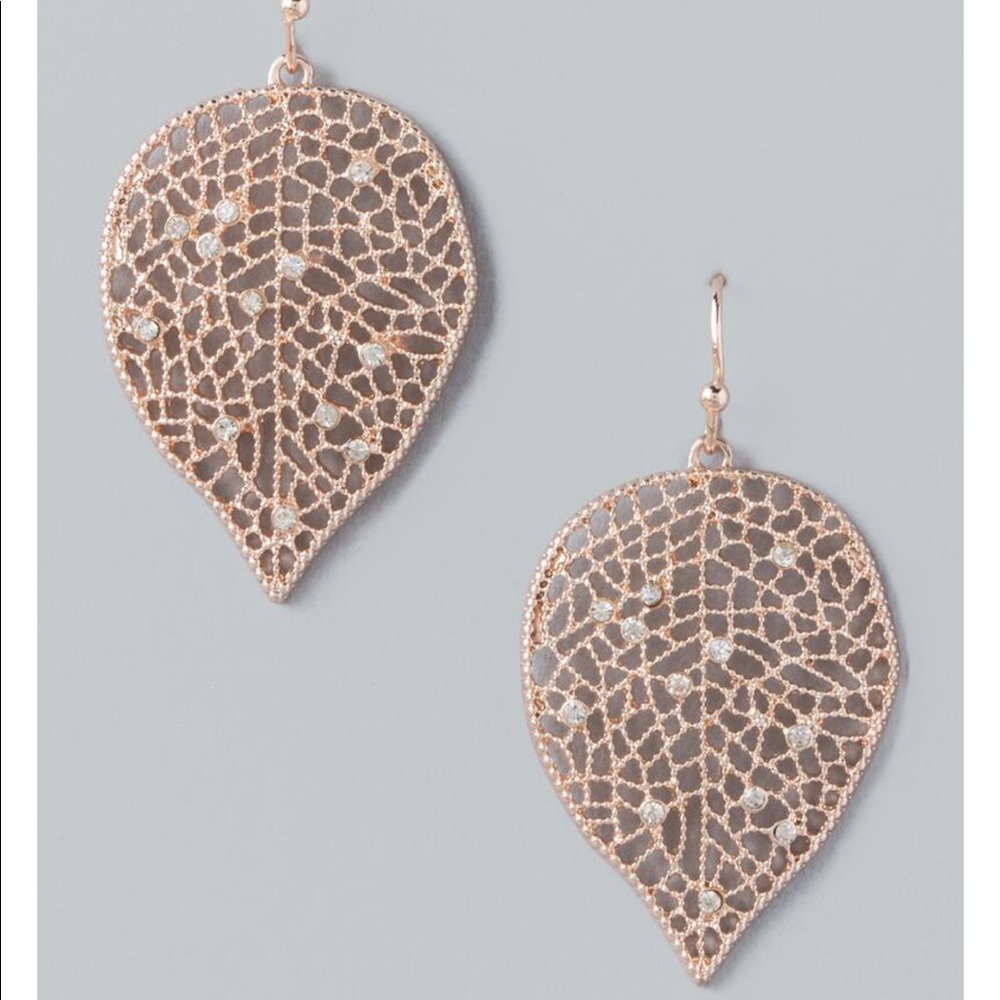 Francesca’s Maxine Leaf Drop Earrings